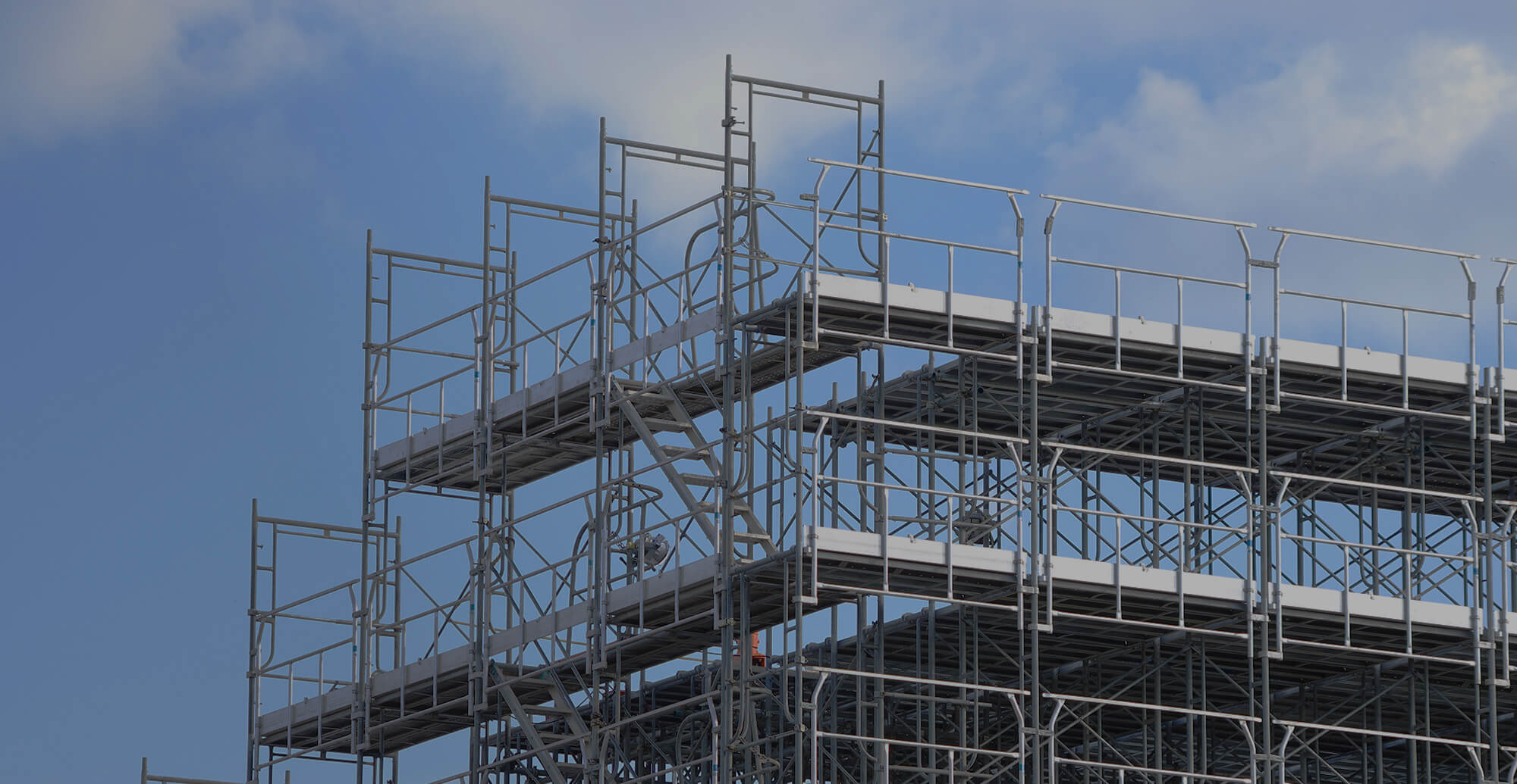 一流の鳶技、一級の鉄骨 現場を動かす、圧倒的な機動力